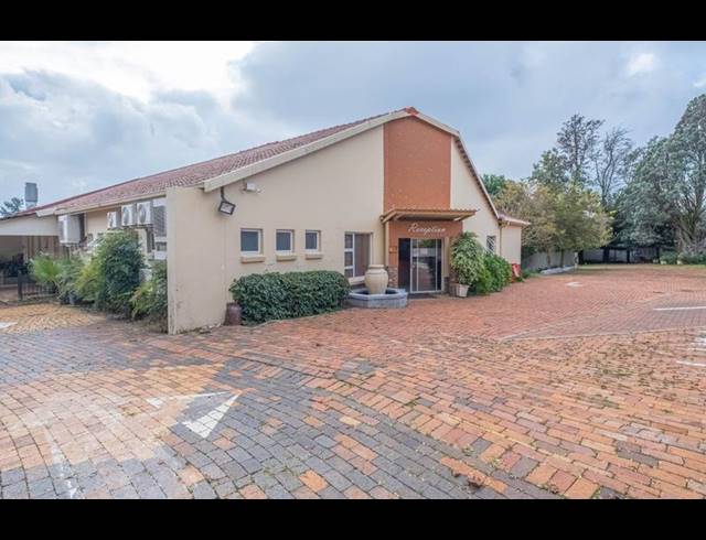 BUSINESS FOR SALE IN HYDE PARK